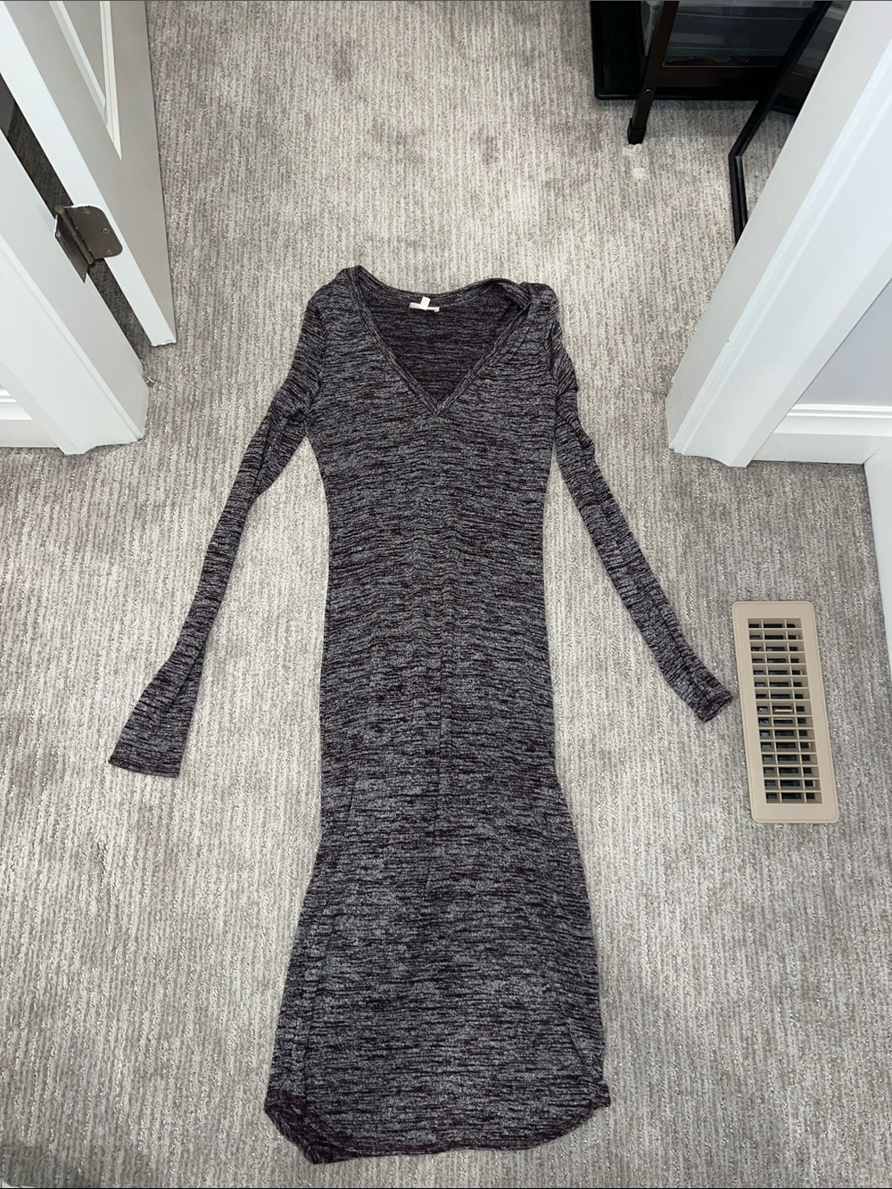 Wilfred Heathered Charcoal Long-Sleeve V-Neck Midi Dress